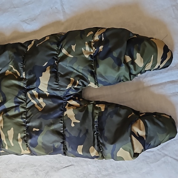 Old Navy Baby Camouflage Puffed Footed Snow Hoodie Jumpsuit Size 6 to 12 months - Picture 7 of 14